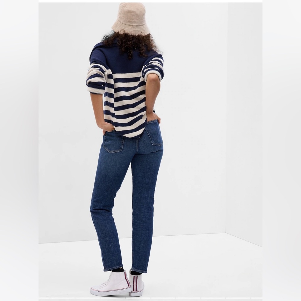 BNWT GAP High Rise Cheeky Straight Jeans!